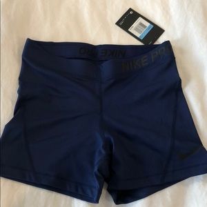 m Nike pro shirts